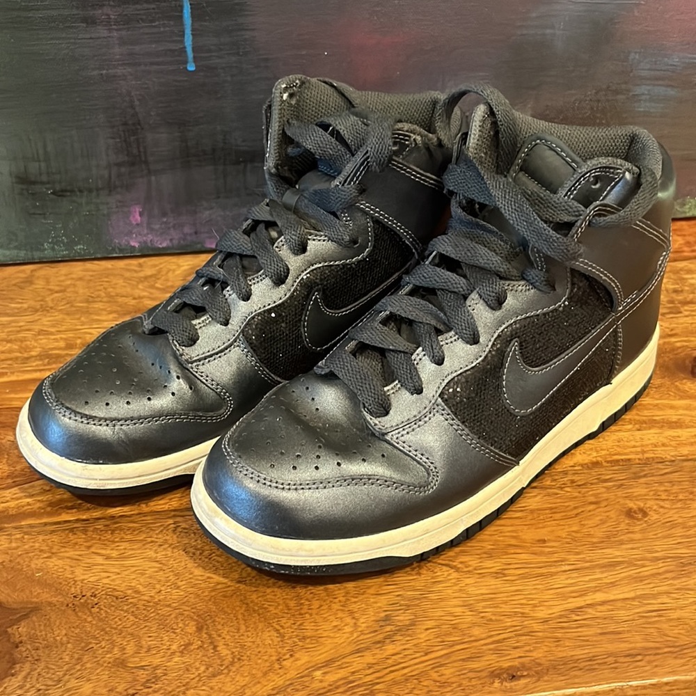 Black Glitter Nike Dunk Highs! Size 7. Highly sought after! 🖤✨